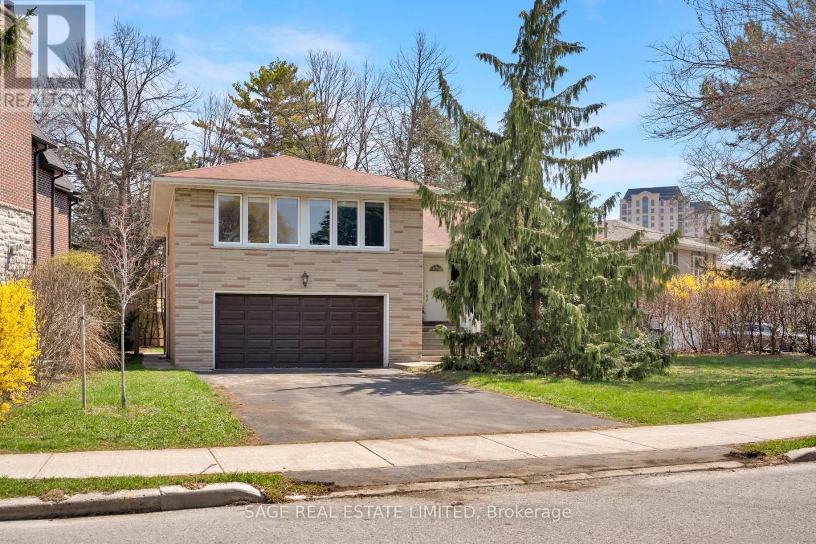 9 HAWKSBURY DRIVE - 1