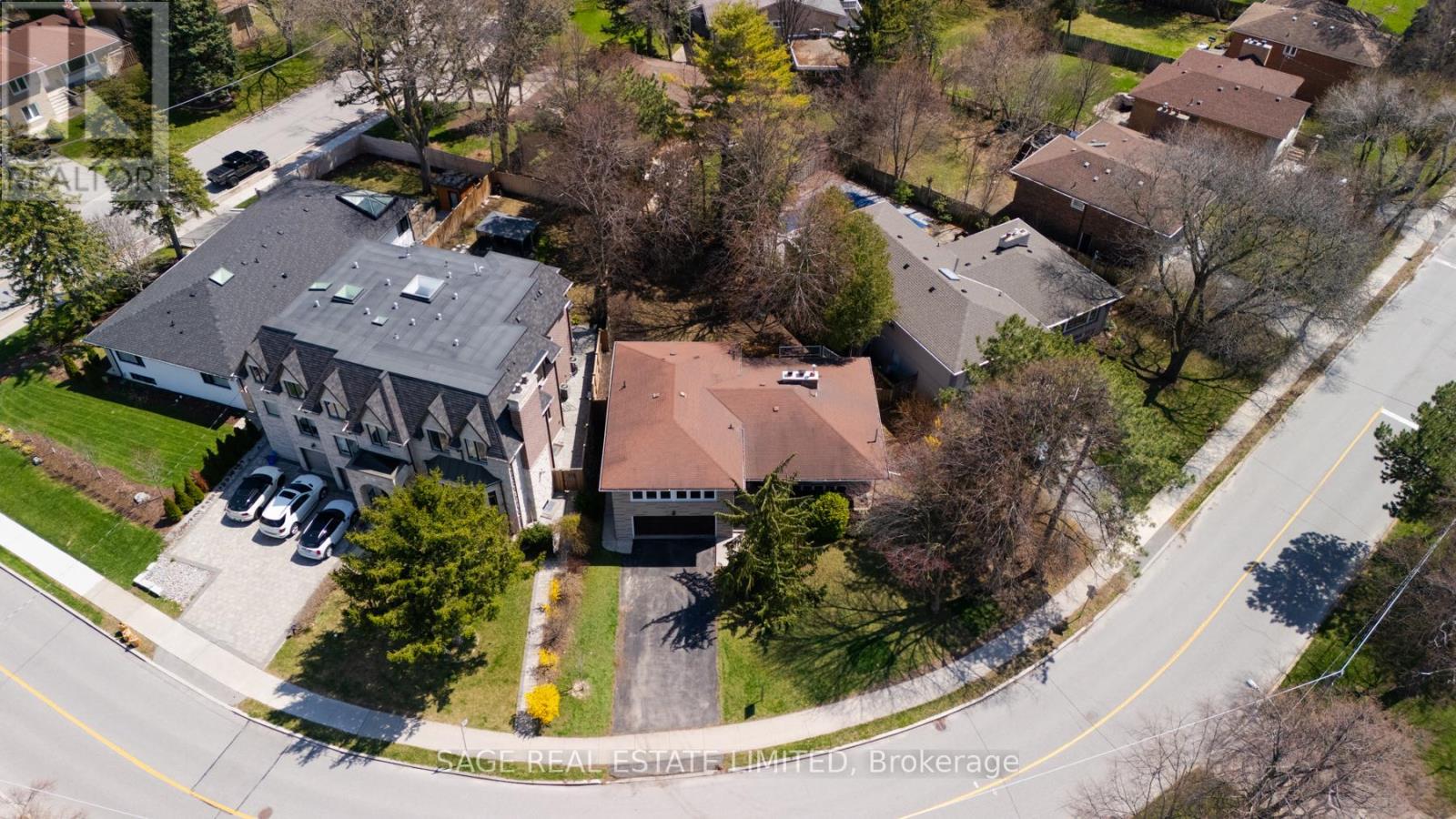9 HAWKSBURY DRIVE - 2