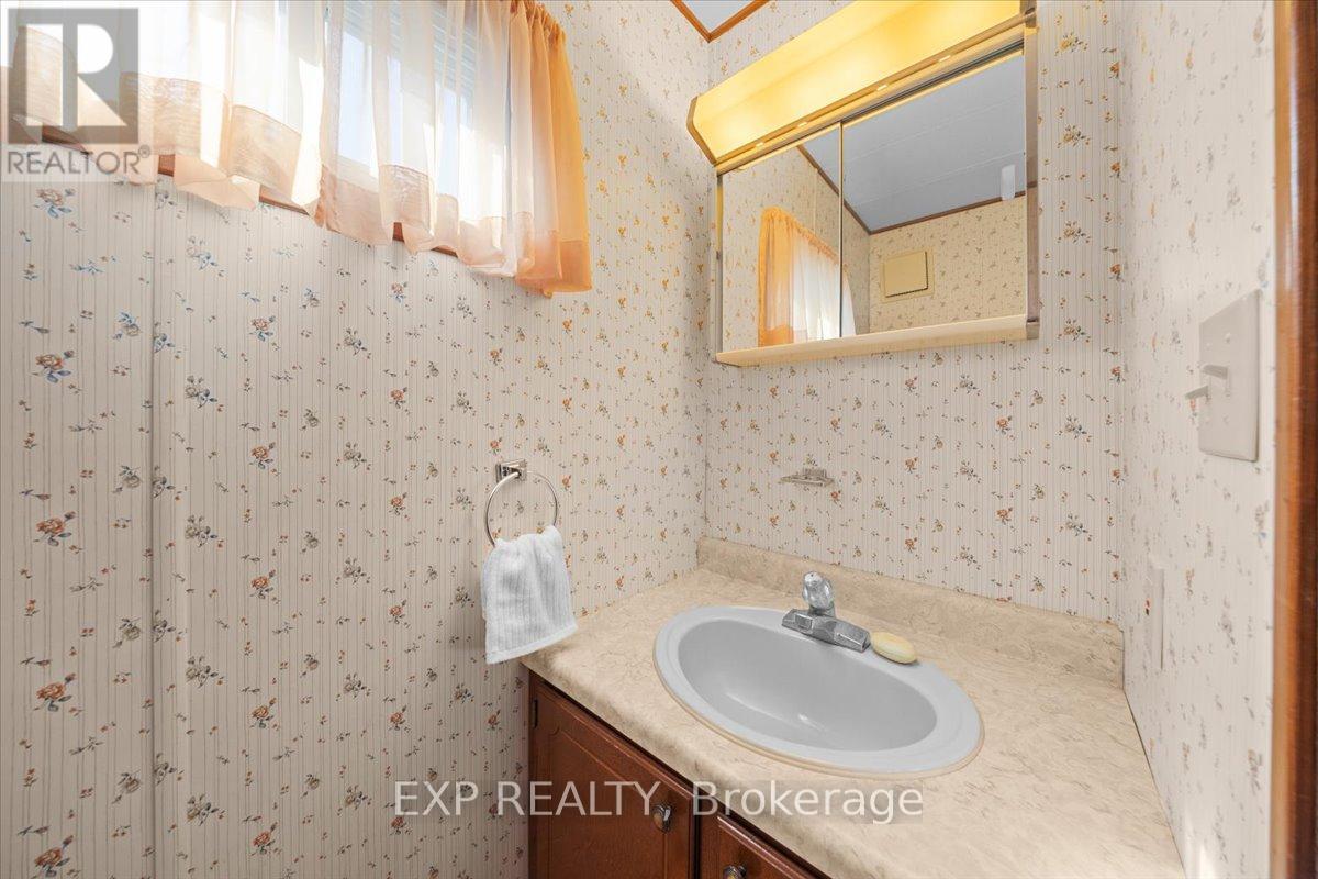 150 SUNSET DRIVE — photo 15