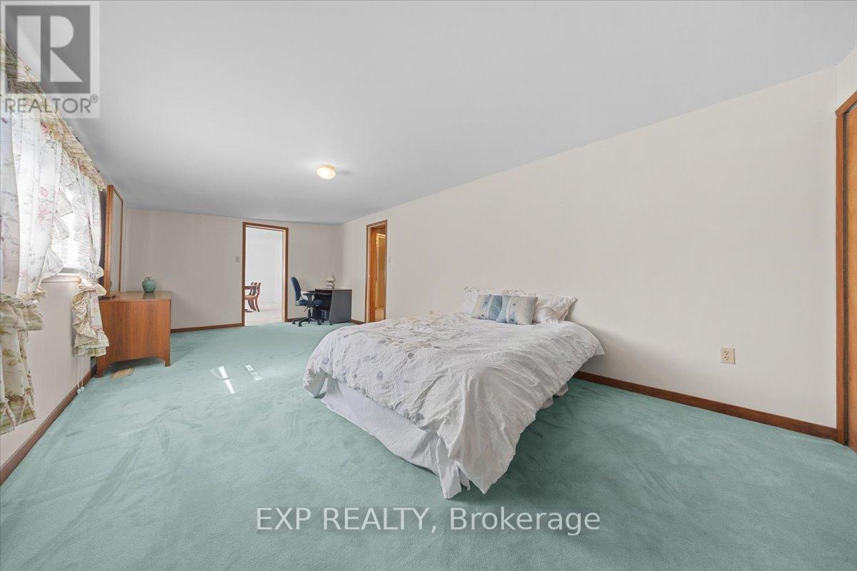 150 SUNSET DRIVE — photo 22