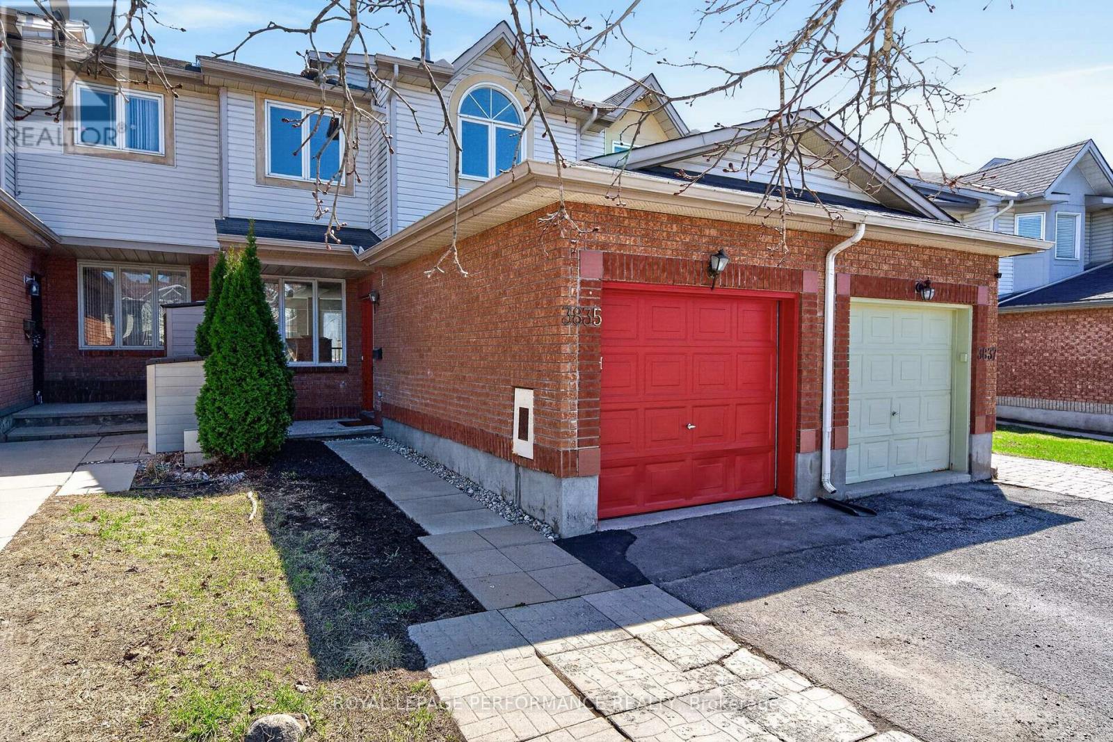 3835 CROWSNEST AVENUE - 1