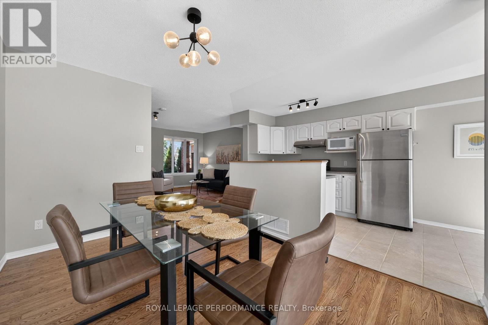 3835 CROWSNEST AVENUE - 11