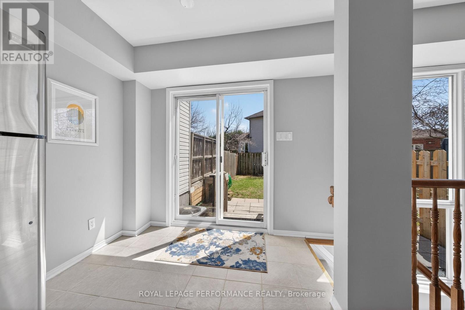 3835 CROWSNEST AVENUE - 17