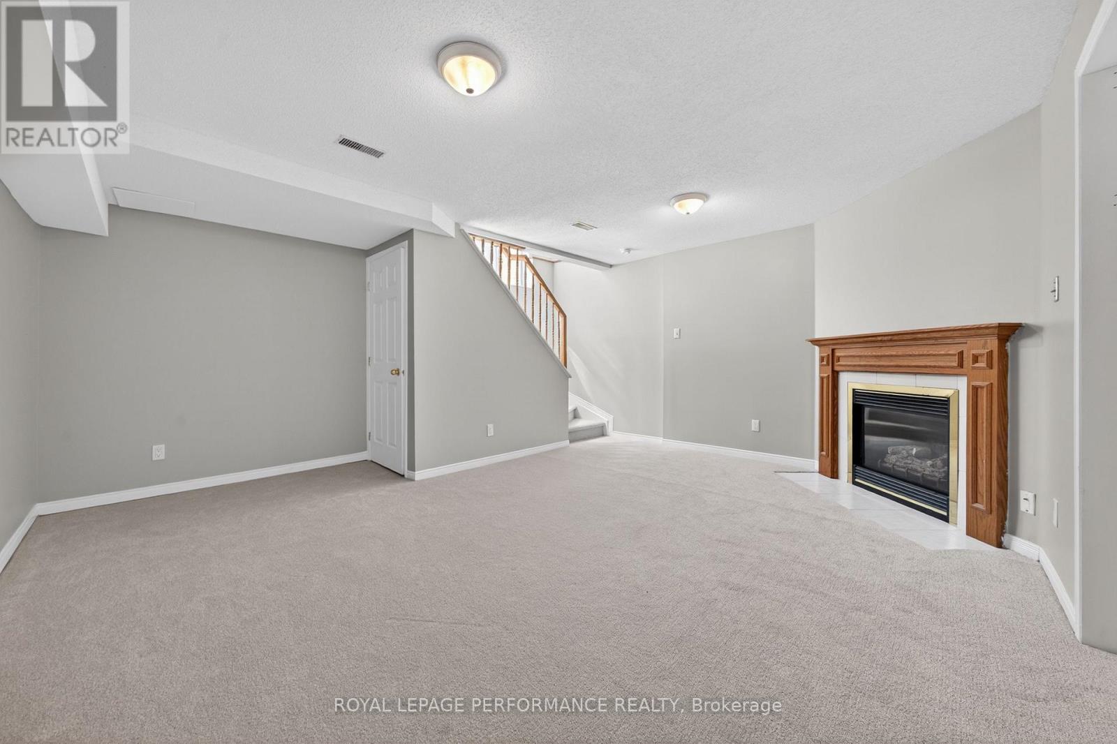 3835 CROWSNEST AVENUE - 19