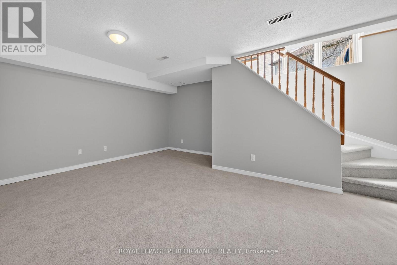 3835 CROWSNEST AVENUE - 20