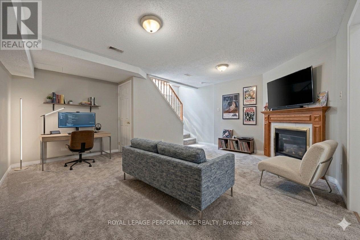3835 CROWSNEST AVENUE - 21