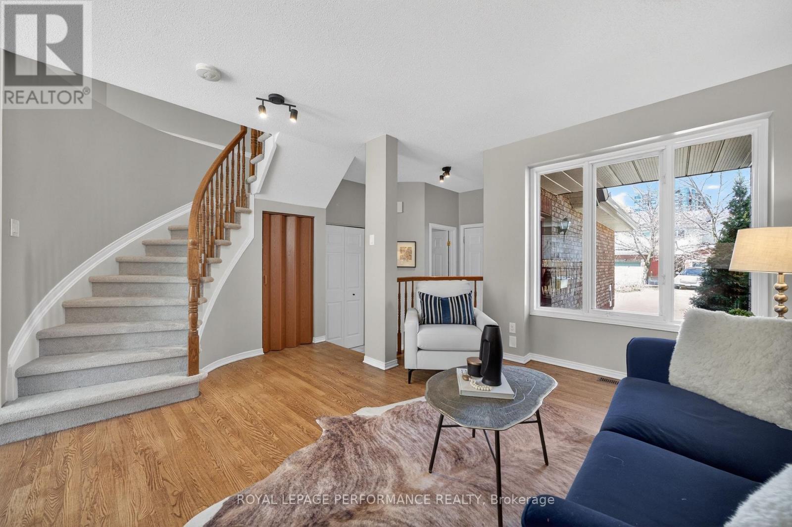 3835 CROWSNEST AVENUE - 22