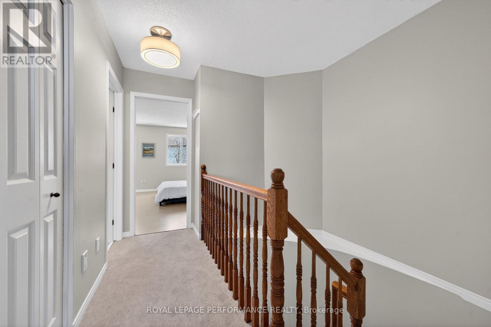 3835 CROWSNEST AVENUE - 23