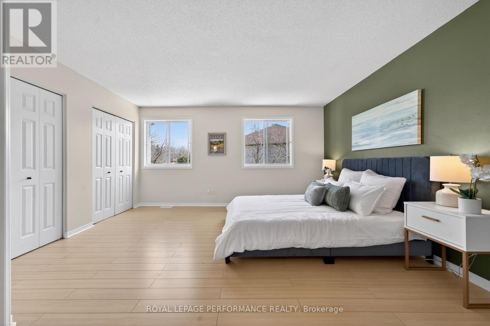 3835 CROWSNEST AVENUE - 24