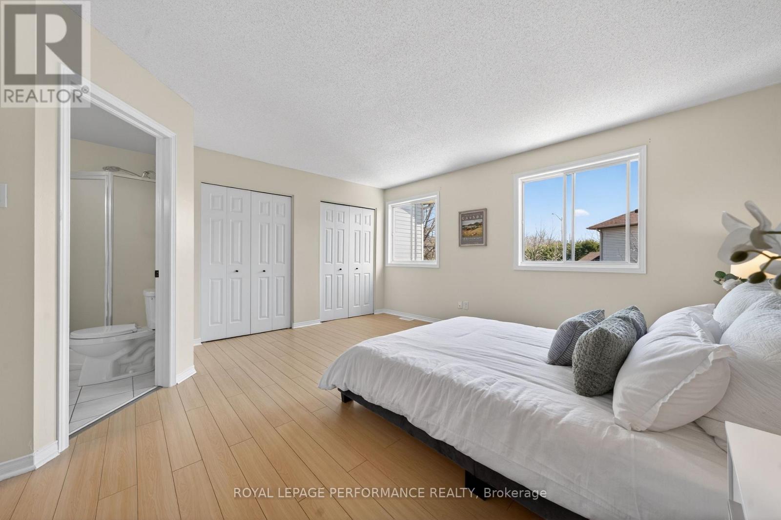 3835 CROWSNEST AVENUE - 25