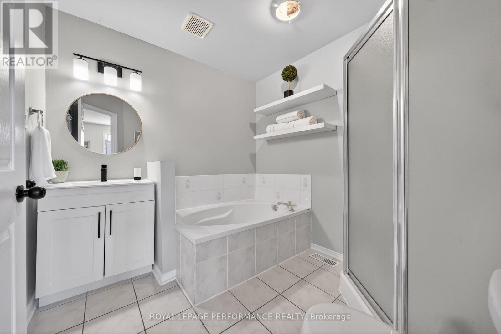 3835 CROWSNEST AVENUE - 28