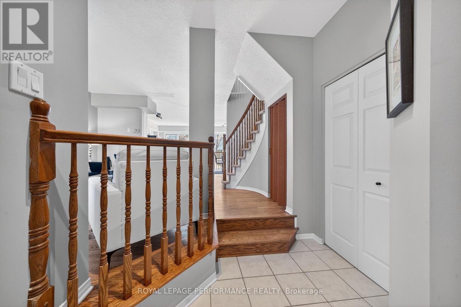 3835 CROWSNEST AVENUE - 3