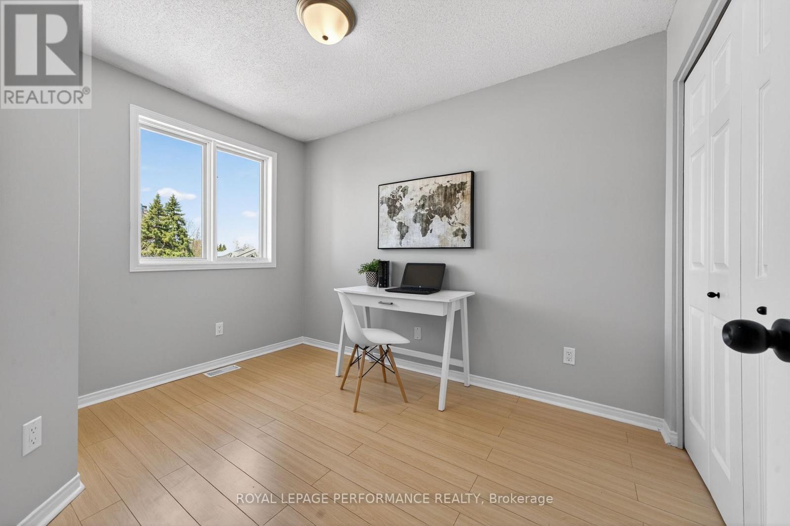 3835 CROWSNEST AVENUE - 30