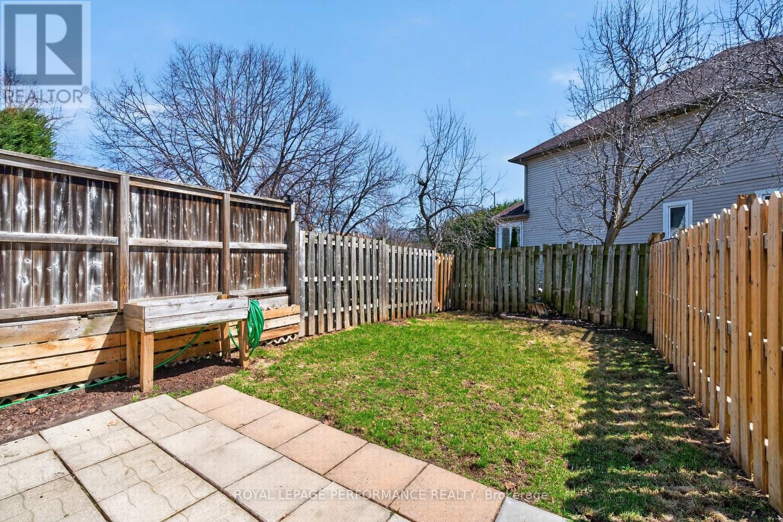 3835 CROWSNEST AVENUE - 34