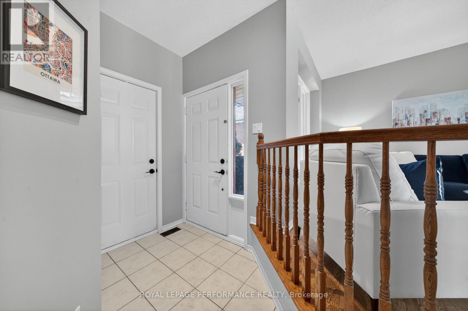 3835 CROWSNEST AVENUE - 4