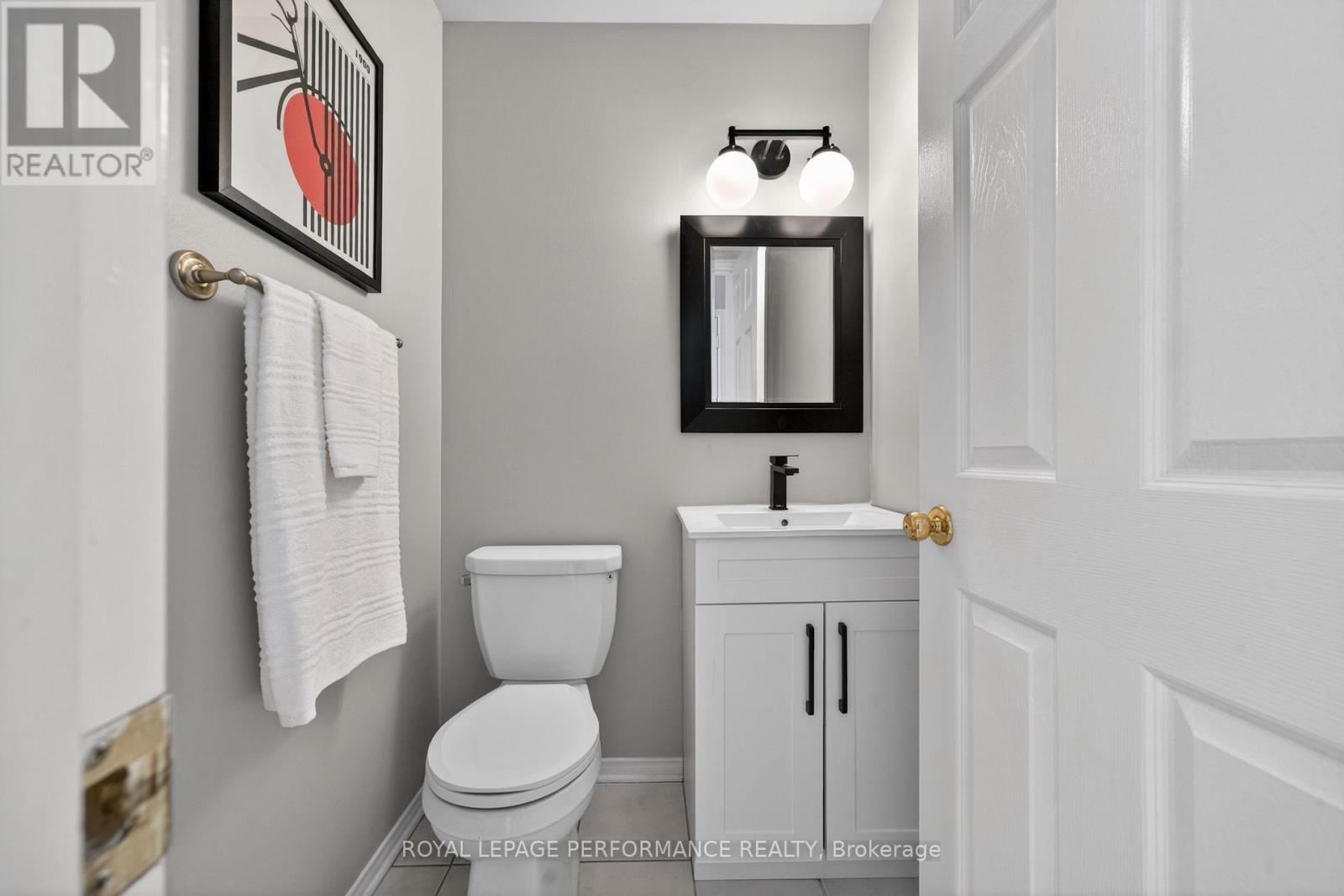 3835 CROWSNEST AVENUE - 5