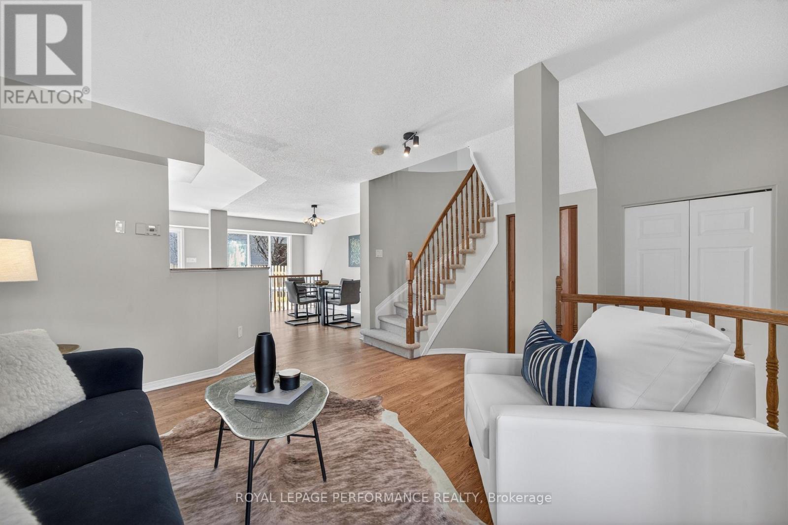 3835 CROWSNEST AVENUE - 8