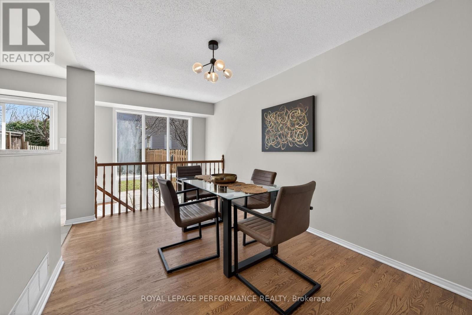 3835 CROWSNEST AVENUE - 9