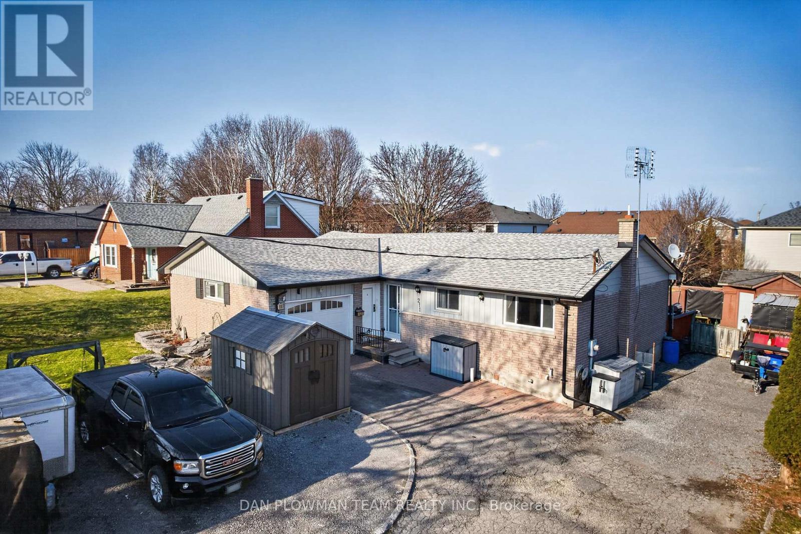 211 LIBERTY STREET N - photo 2