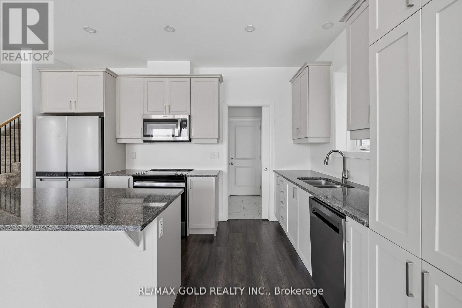 33 WALDEN POND DRIVE — photo 14