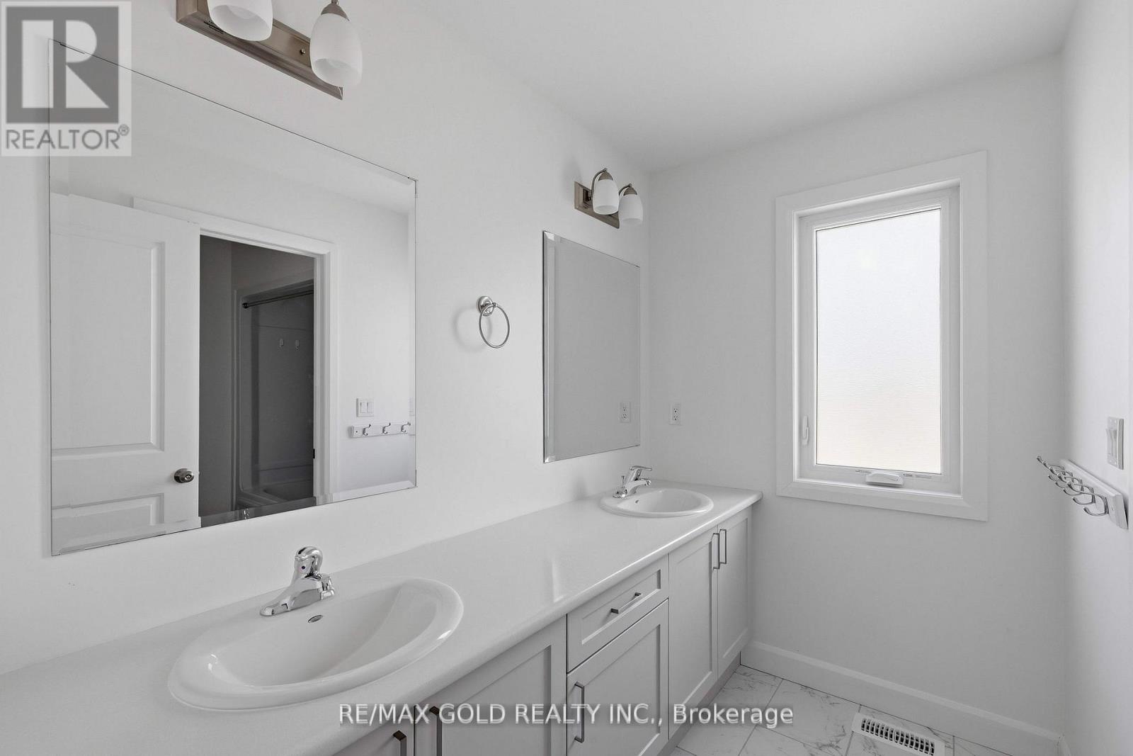 33 WALDEN POND DRIVE — photo 24