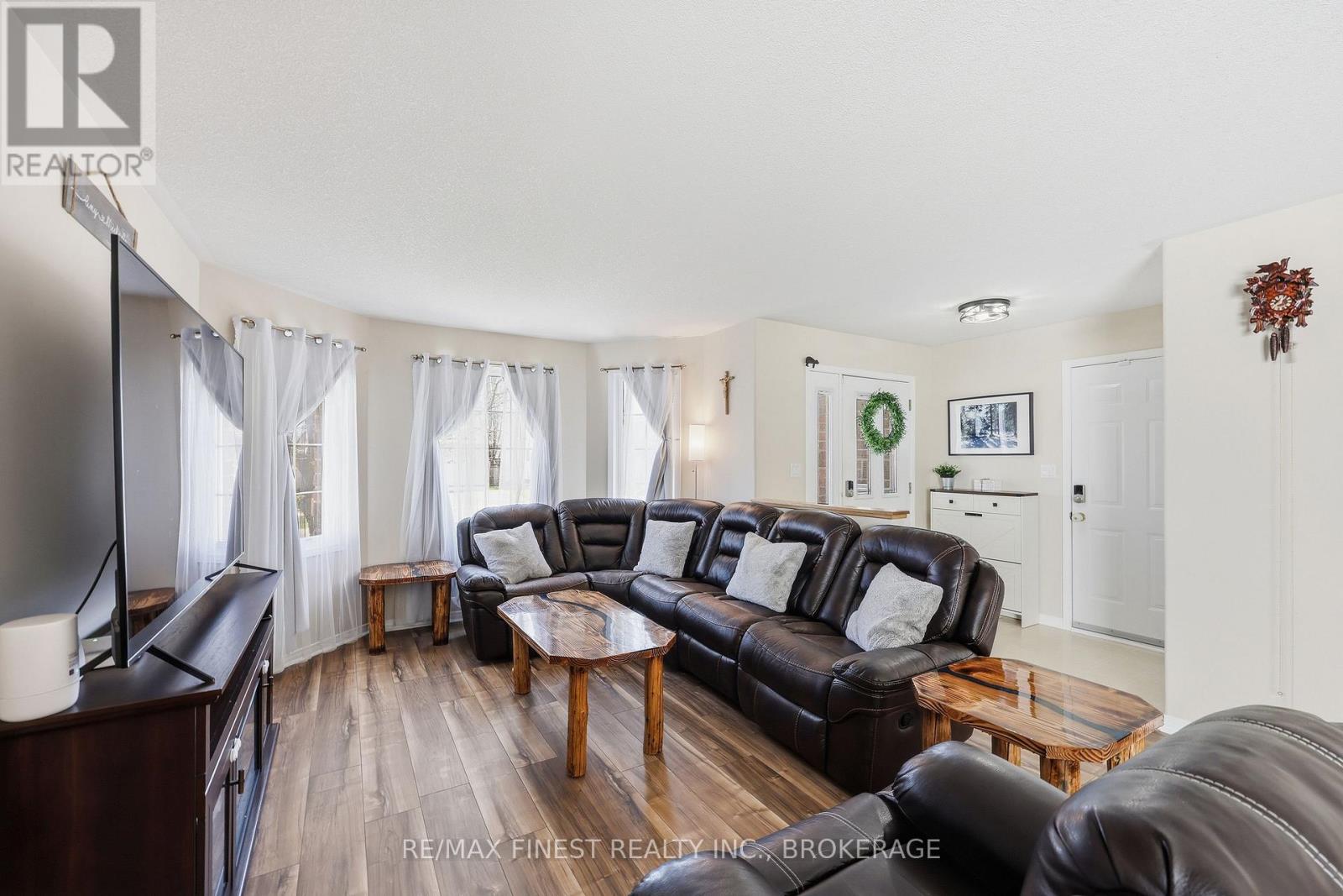 1469 BIRCHWOOD DRIVE — photo 8