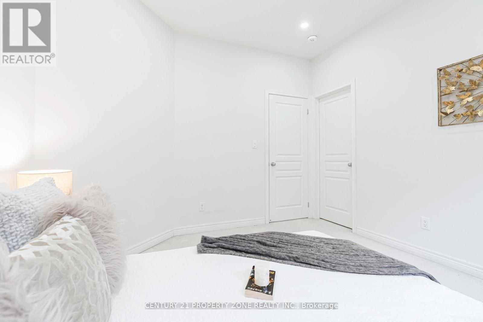 19 EXHIBITION CRESCENT — photo 22