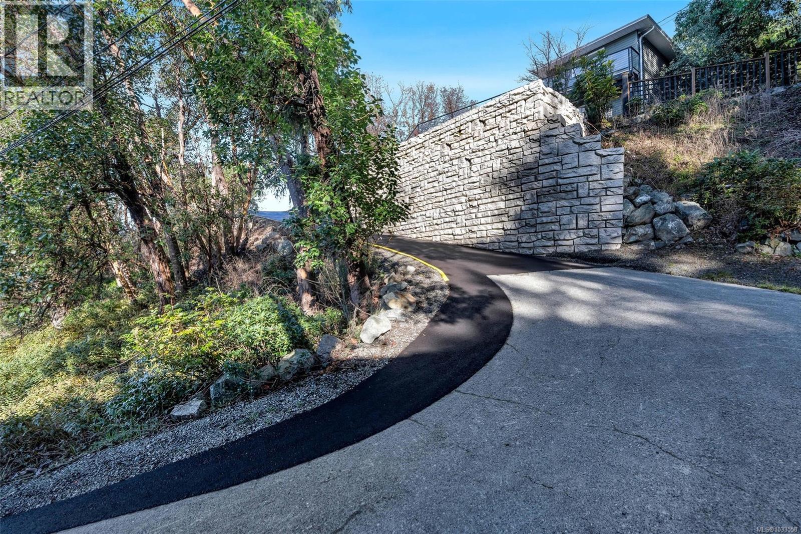 1158 Kathleen Dr - 63