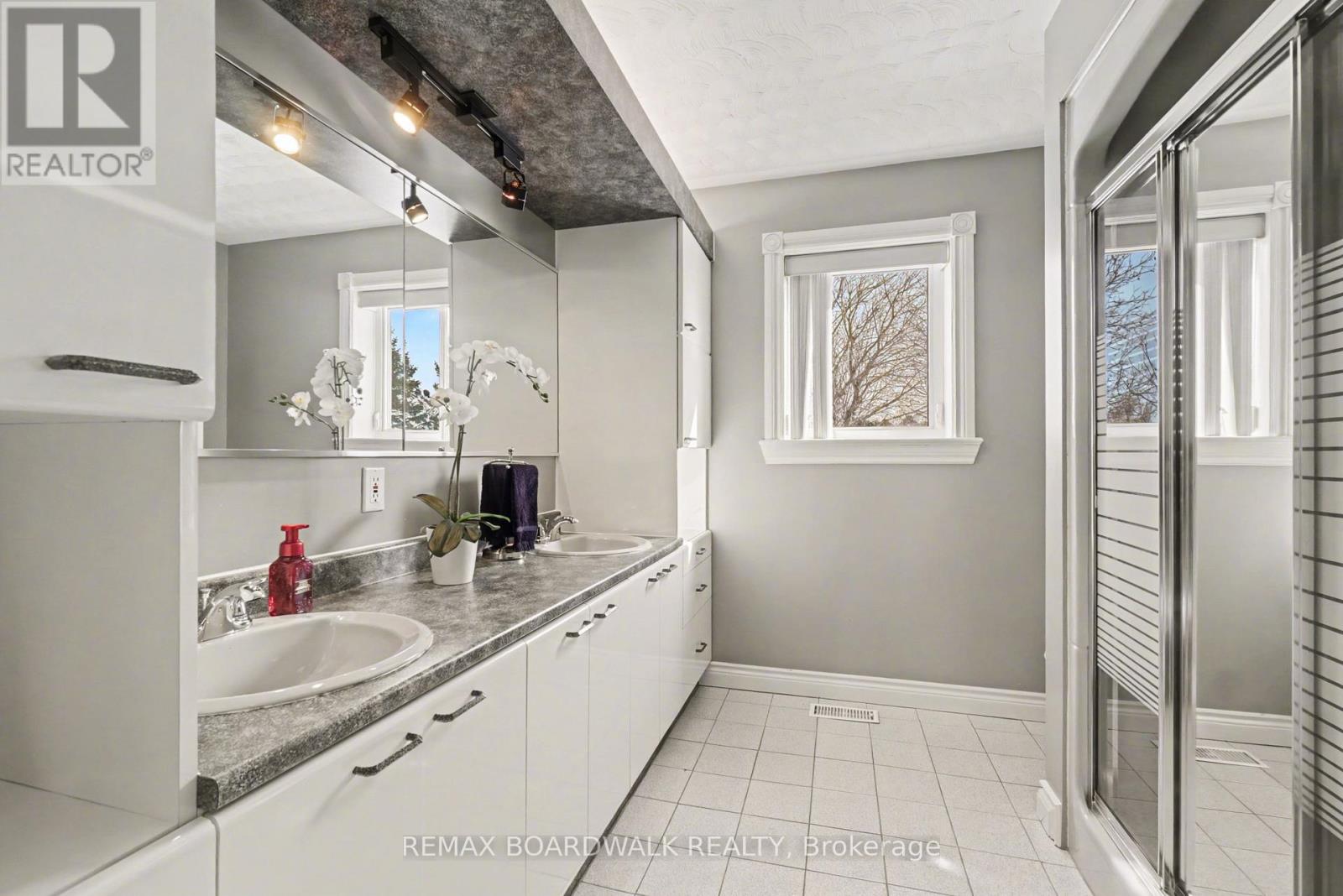 32 FAUCHER BOULEVARD - 25
