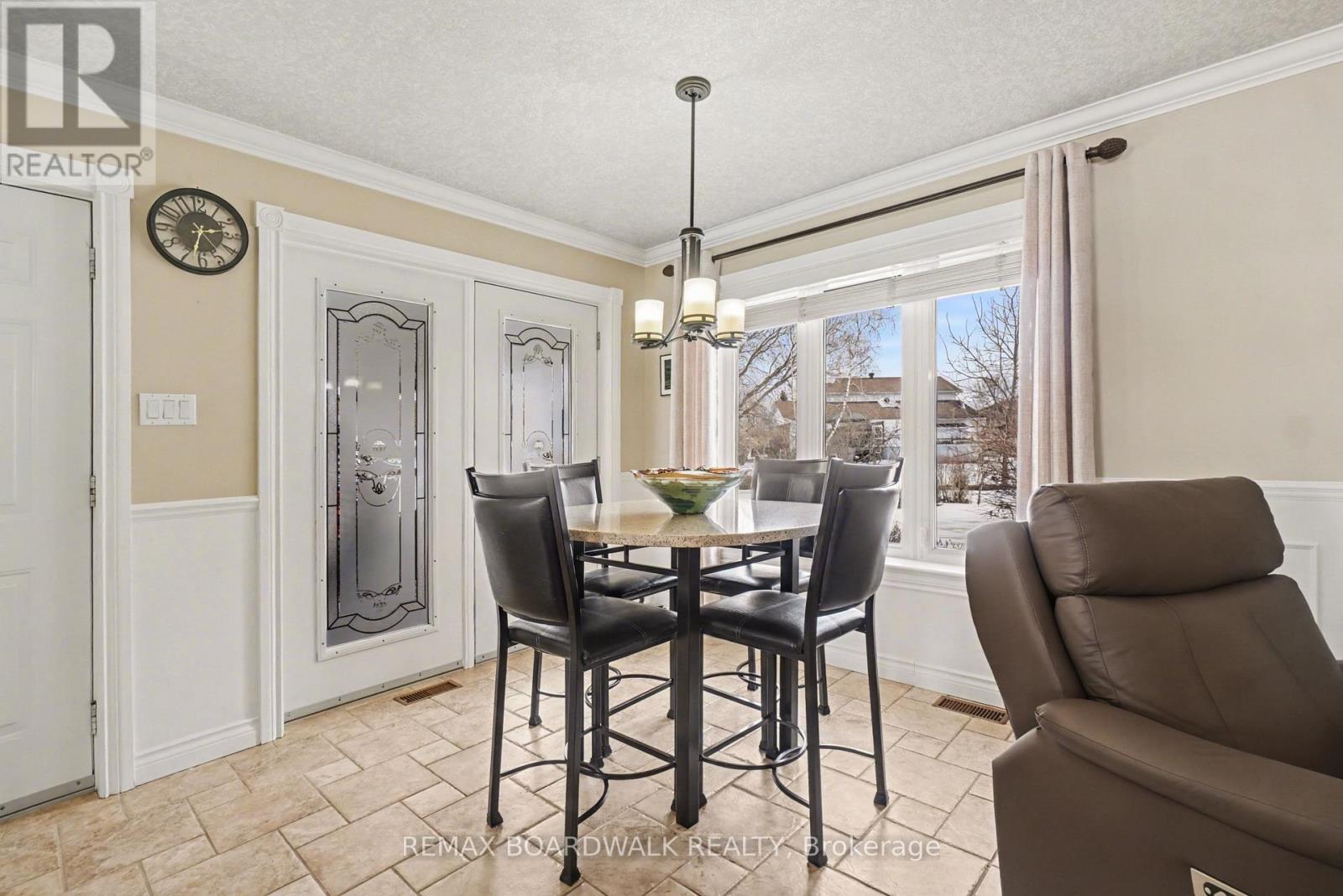 32 FAUCHER BOULEVARD - 12