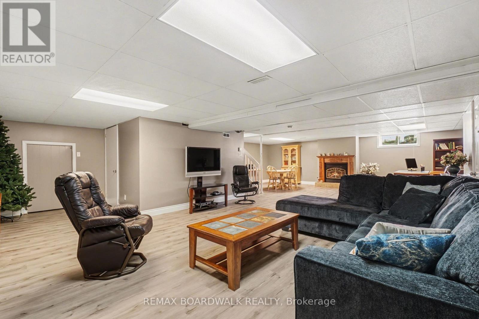 32 FAUCHER BOULEVARD - 26