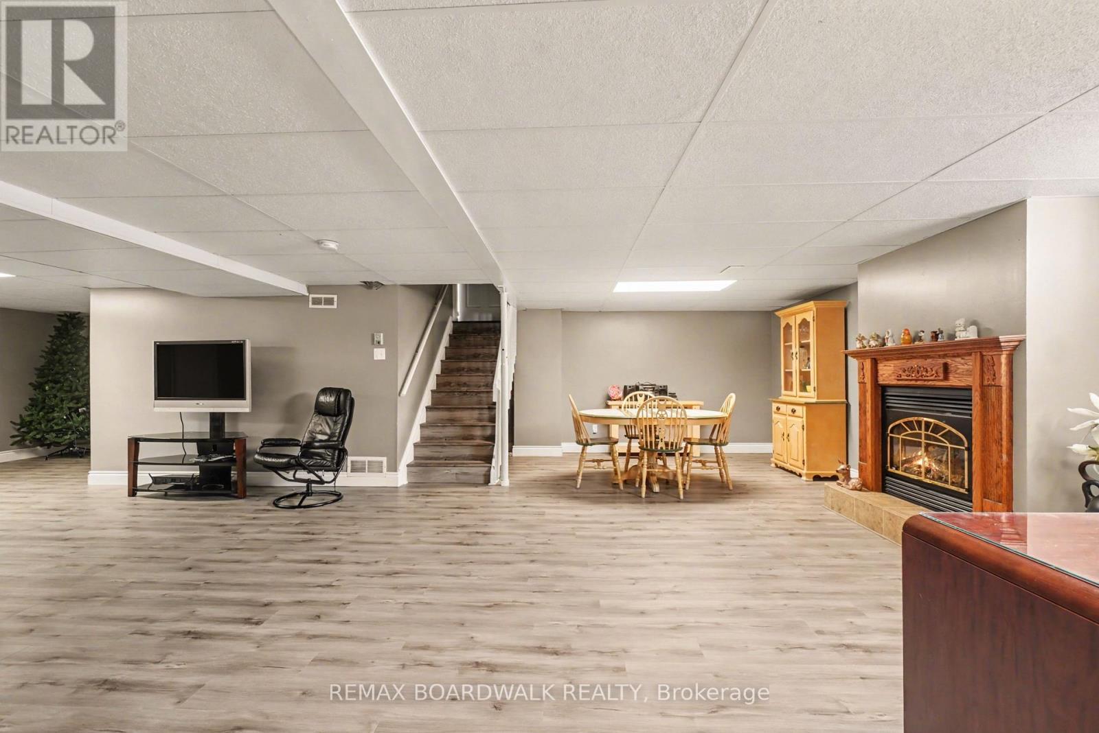 32 FAUCHER BOULEVARD - 28