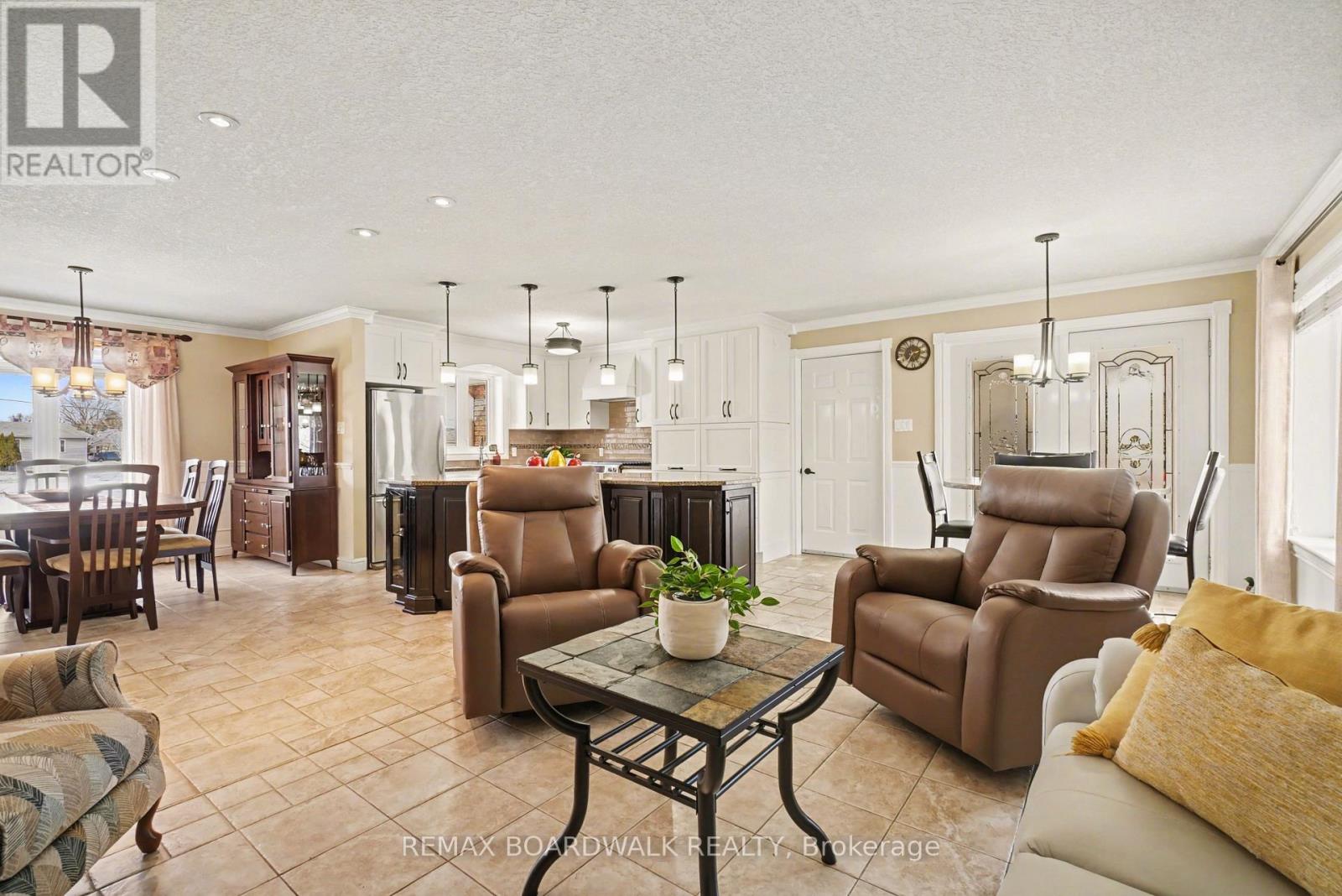 32 FAUCHER BOULEVARD - 7