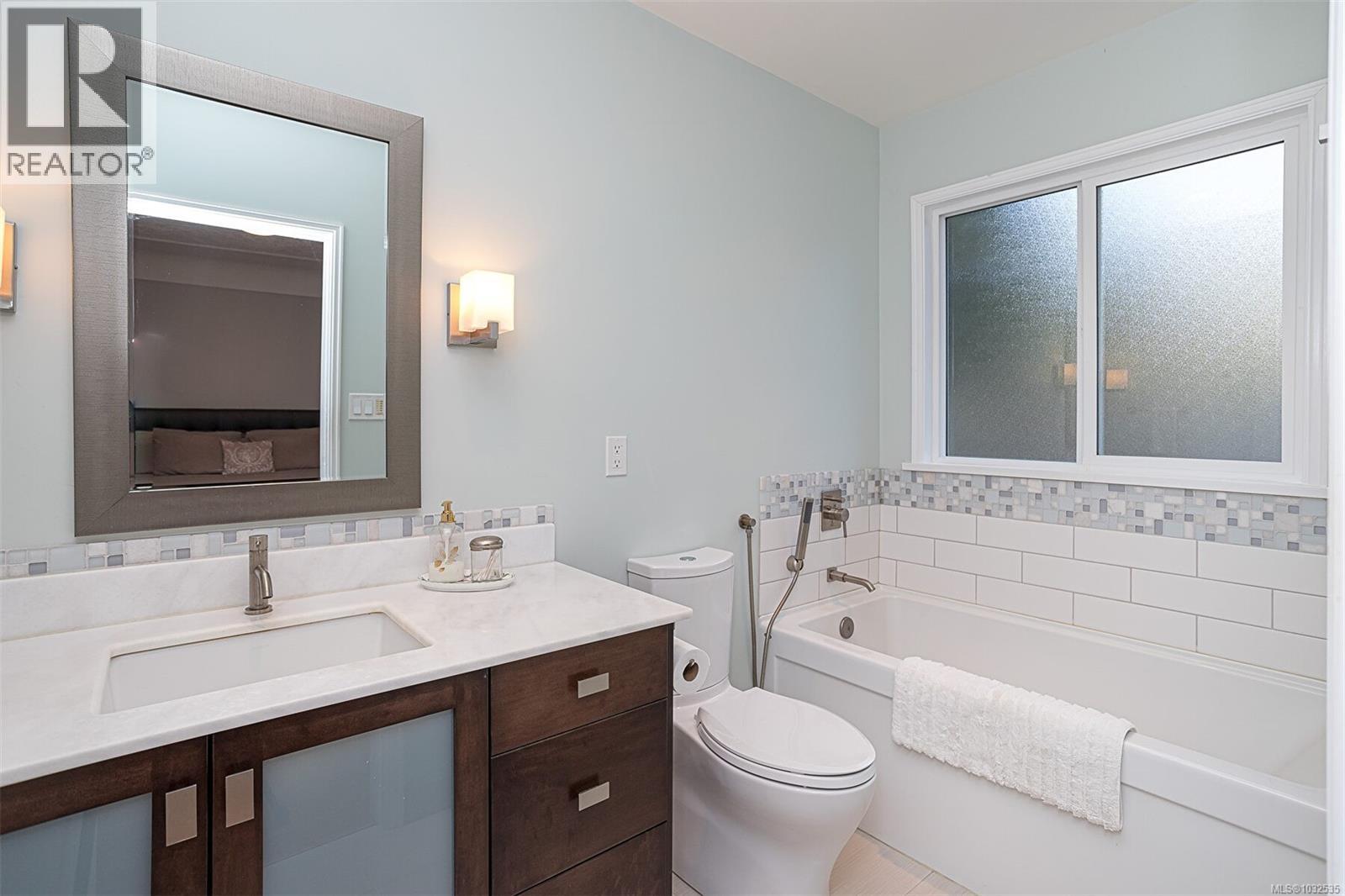 1941 Mayfair Dr - 36