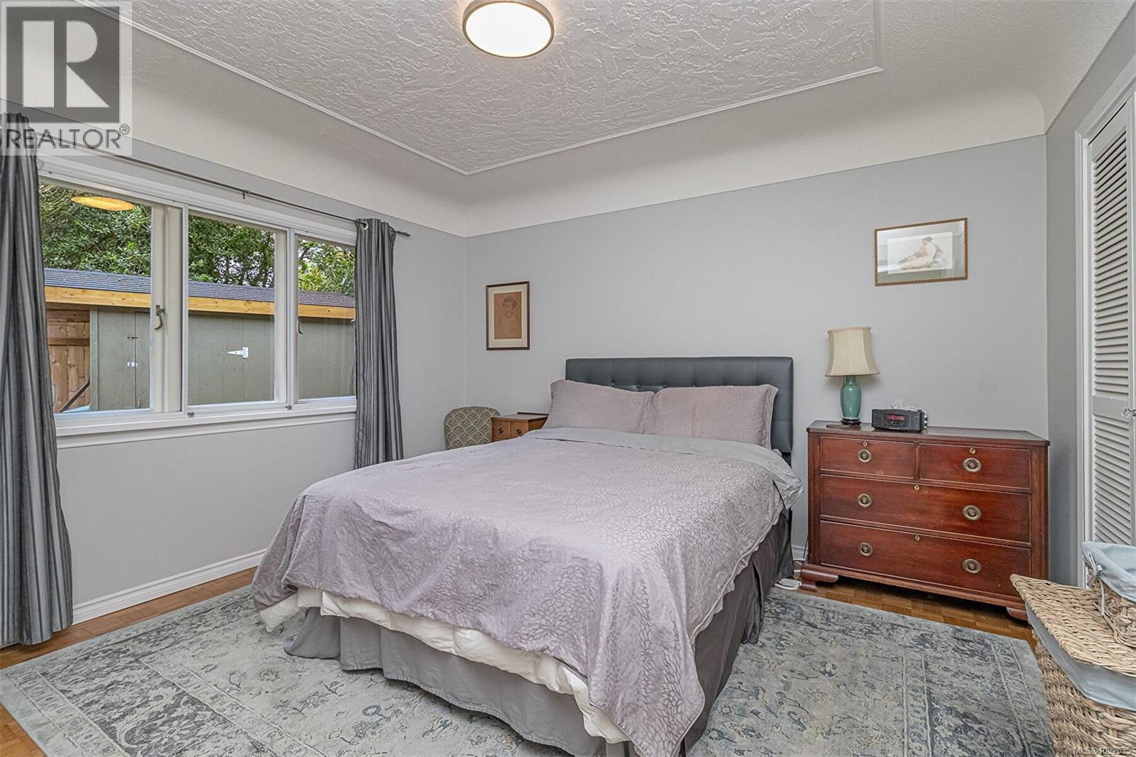 1941 Mayfair Dr - 33