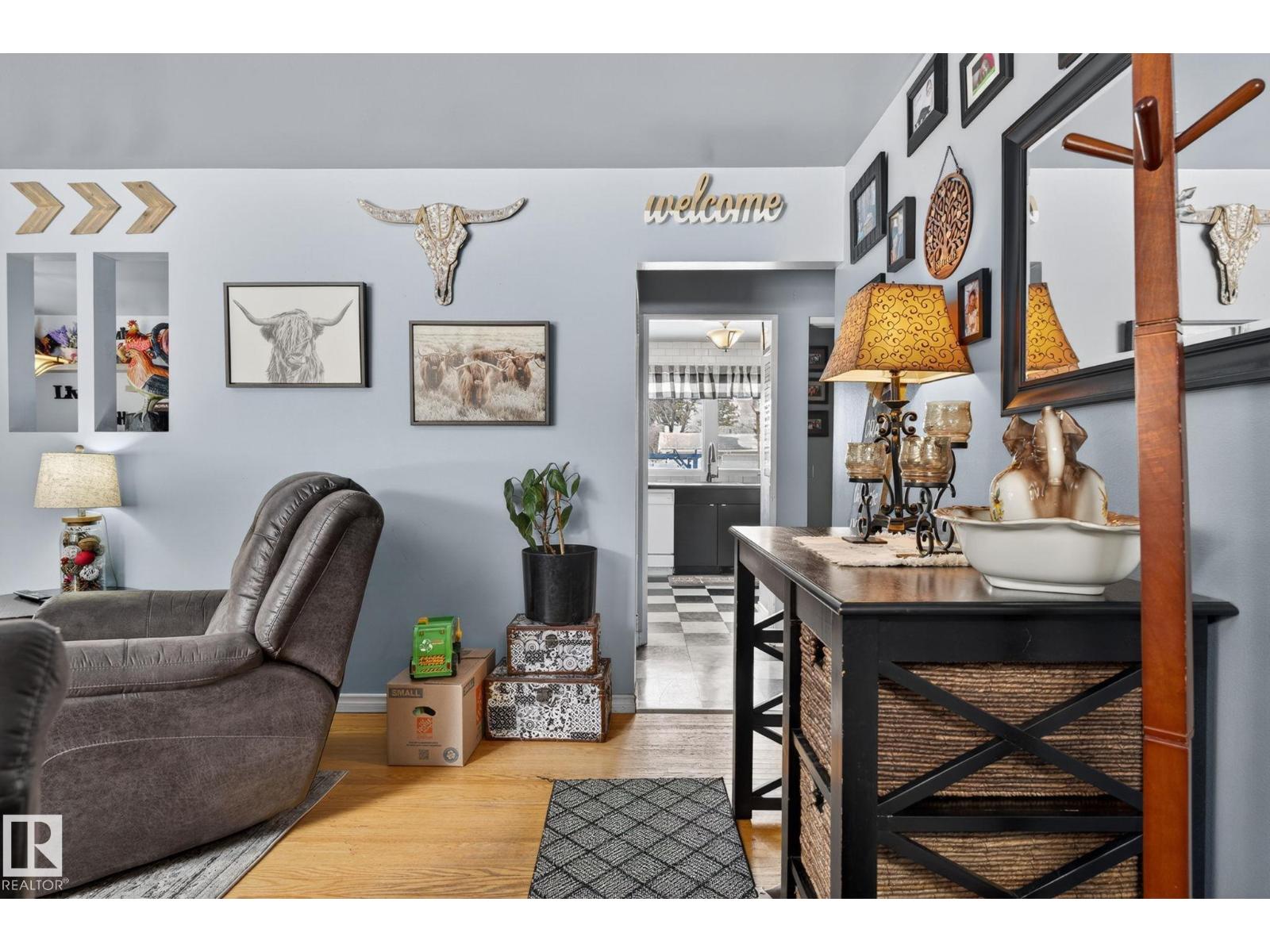 9112 130 AV NW, Edmonton