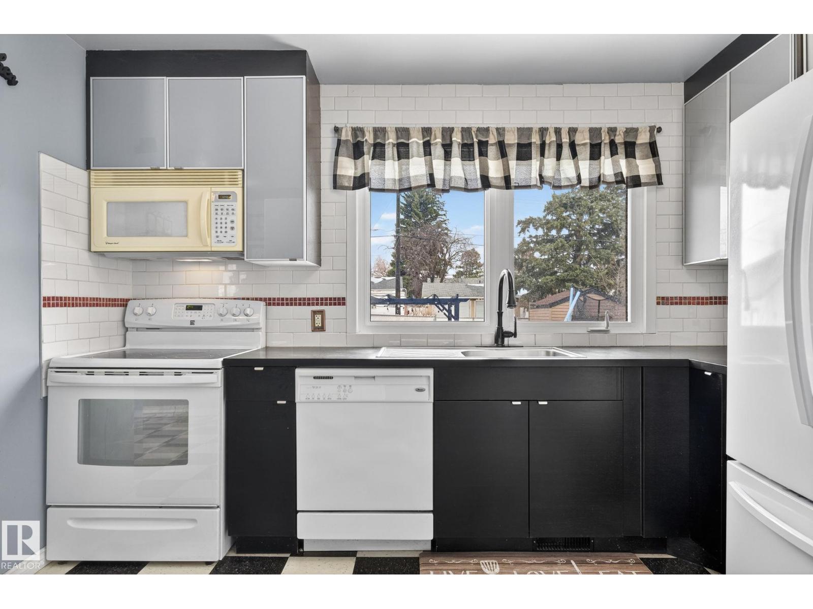 9112 130 AV NW, Edmonton