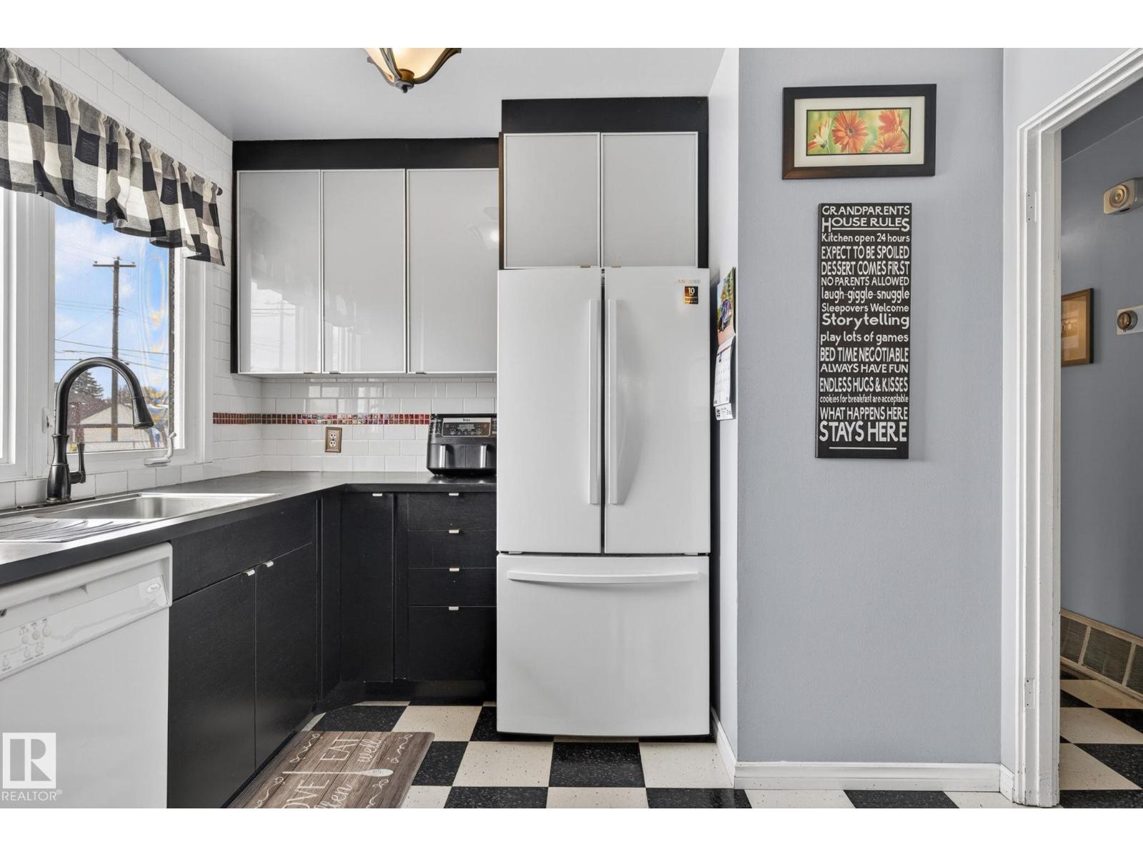 9112 130 AV NW, Edmonton