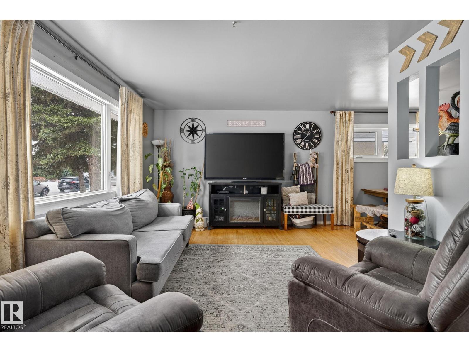 9112 130 AV NW, Edmonton