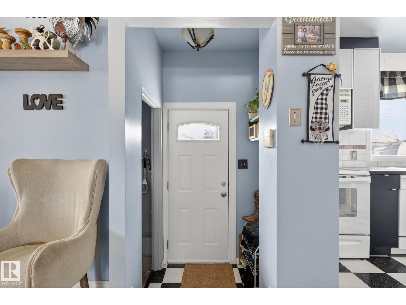 9112 130 AV NW, Edmonton