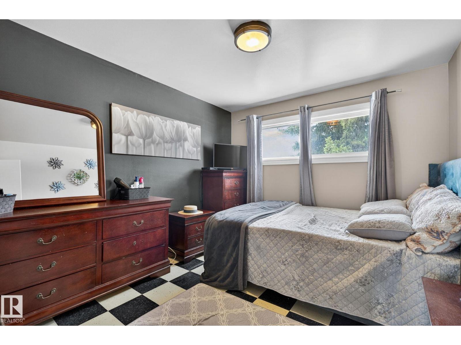 9112 130 AV NW, Edmonton