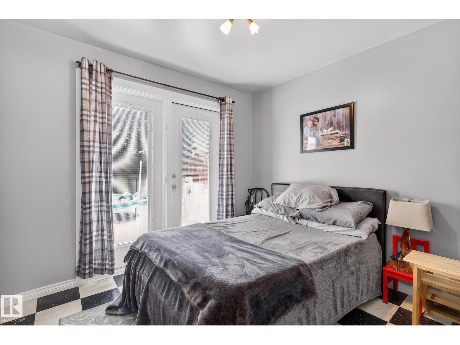 9112 130 AV NW, Edmonton