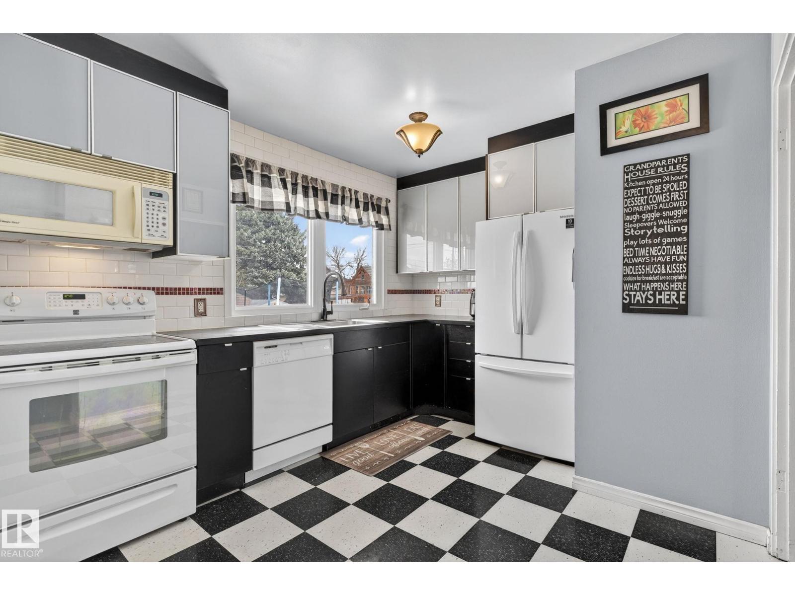 9112 130 AV NW, Edmonton