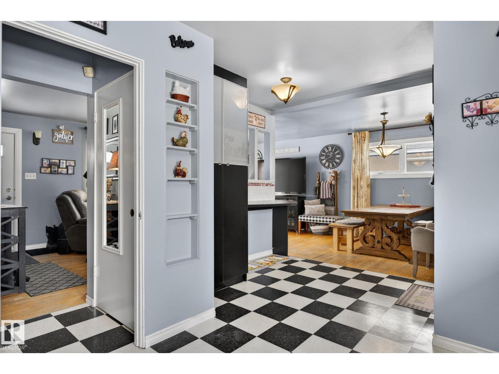 9112 130 AV NW, Edmonton