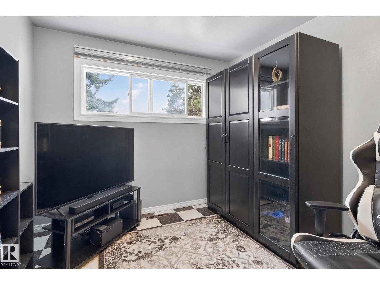 9112 130 AV NW, Edmonton