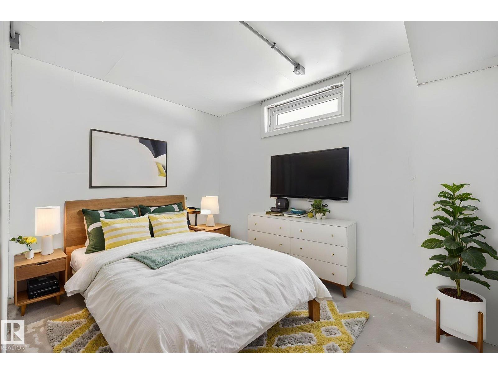 9112 130 AV NW, Edmonton