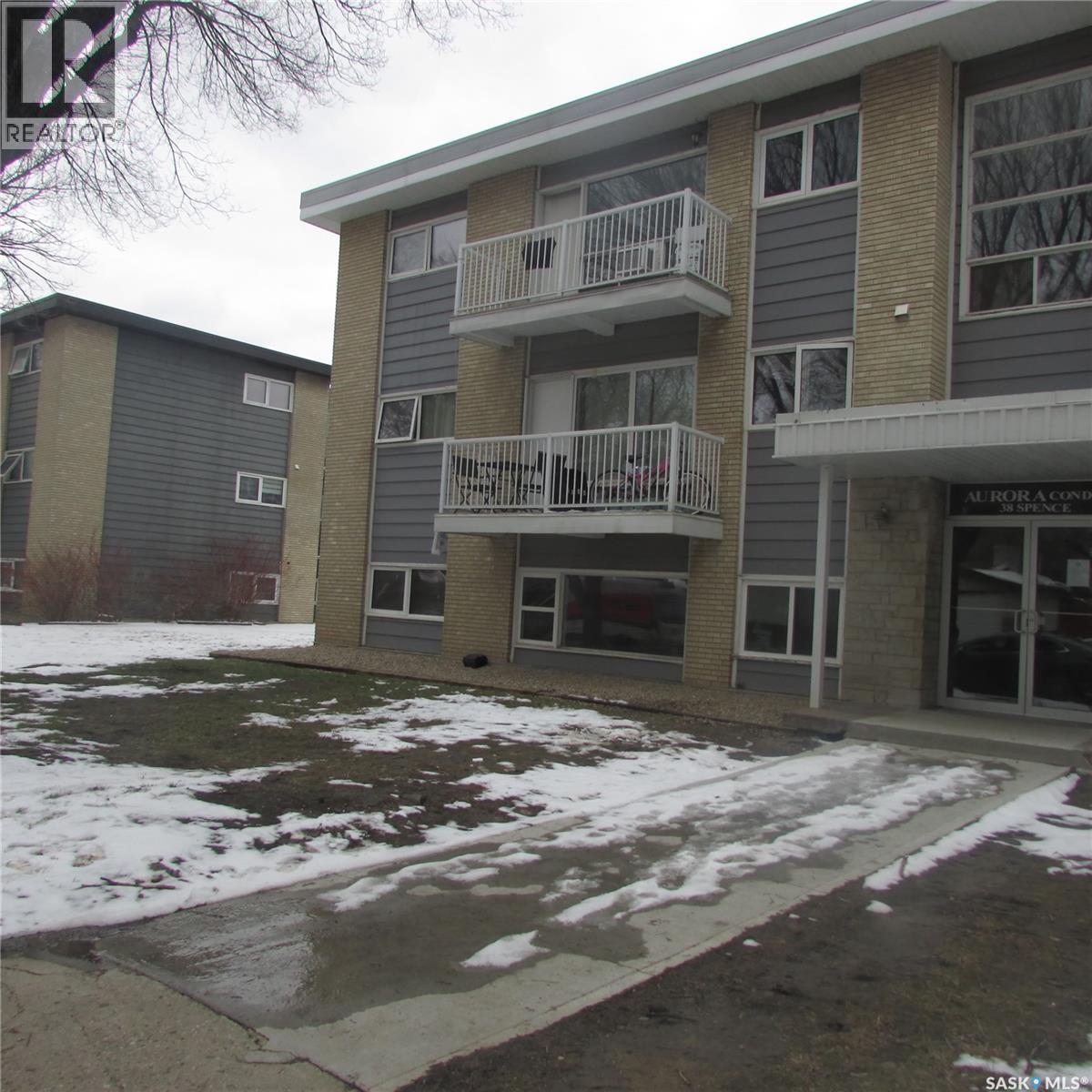 #3 38 Spence STREET - 2