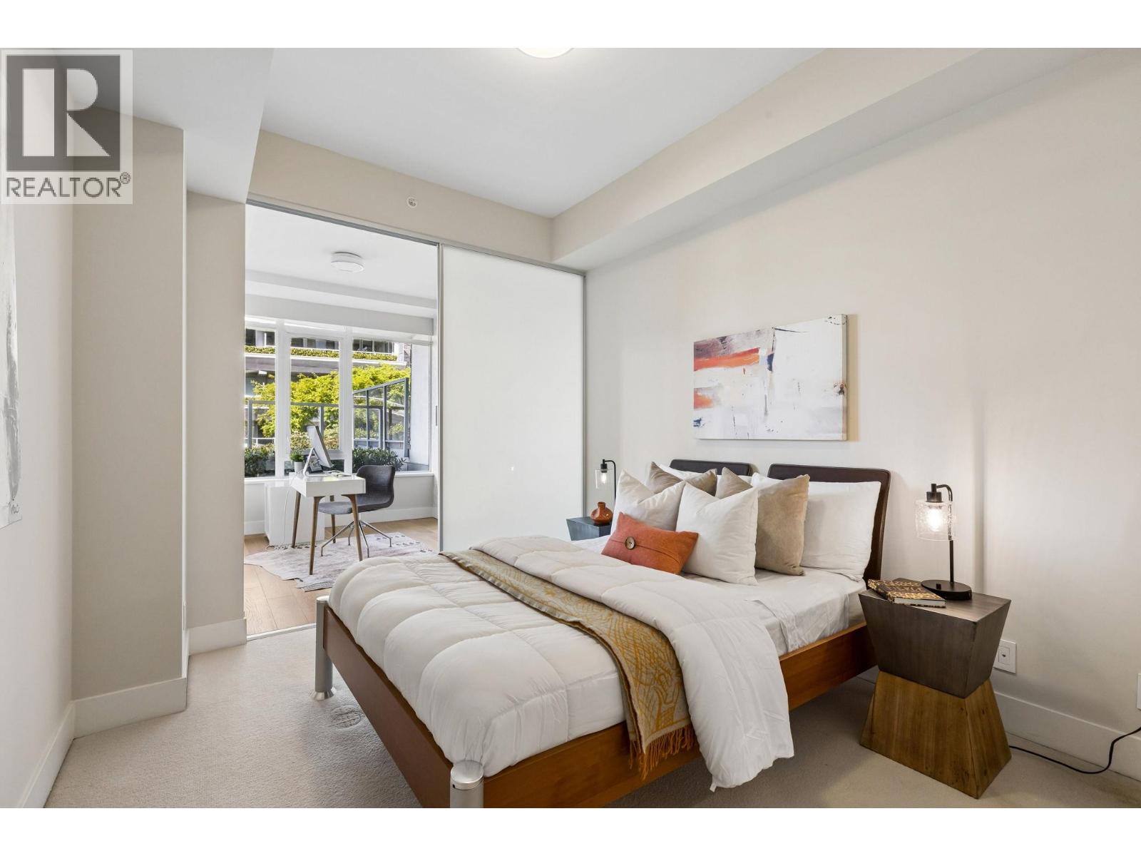 204 866 ARTHUR ERICKSON PLACE, West Vancouver