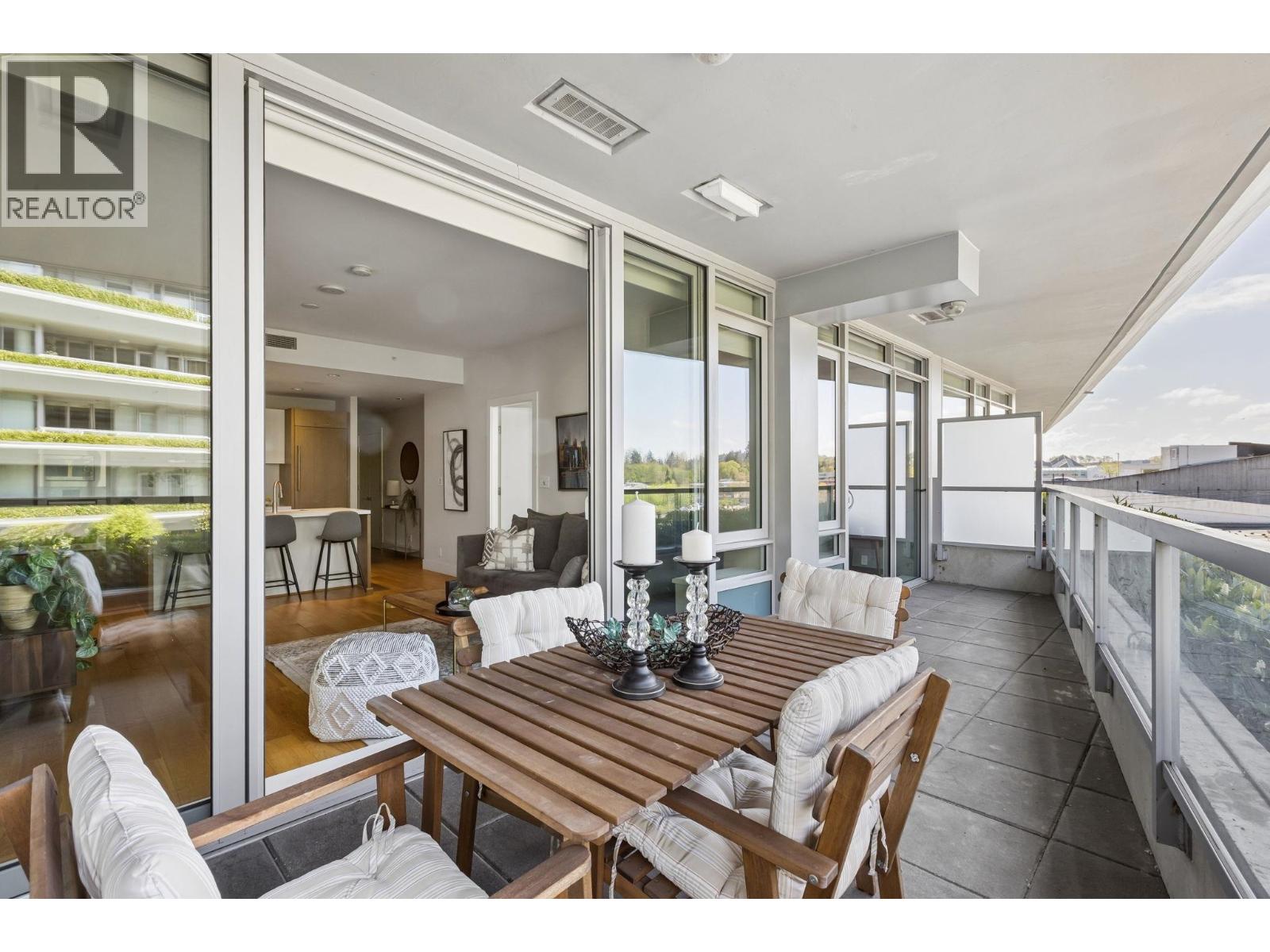204 866 ARTHUR ERICKSON PLACE, West Vancouver