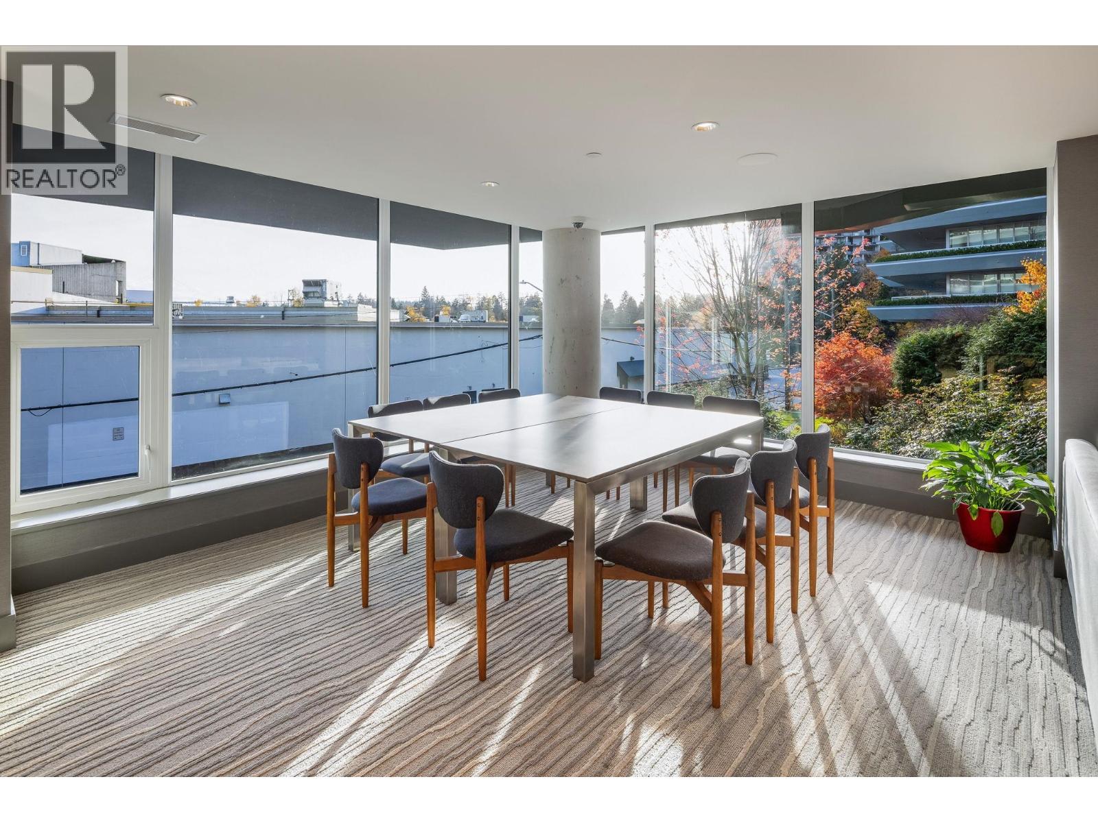 204 866 ARTHUR ERICKSON PLACE, West Vancouver